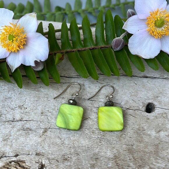GREEN DROP EARRINGS   - Picture 1 of 3